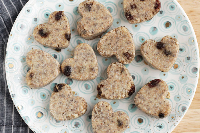 Baked Oatmeal Cups with Cinnamon and Raisins