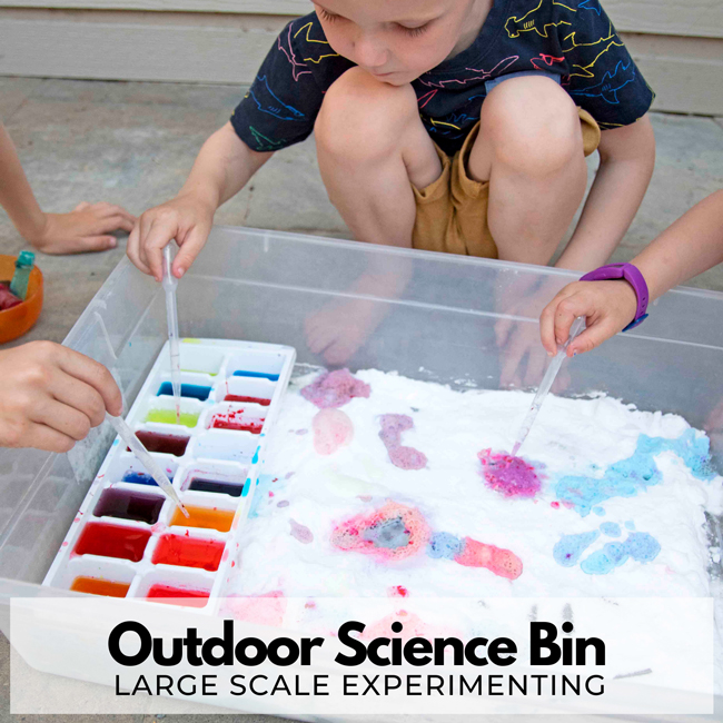 OUTDOOR SCIENCE BIN:  A giant science activity for toddlers, preschoolers, and big kids. This awesome summer activity is perfect for outside. Help the kids have fun this summer with a great STEM activity from Busy Toddler